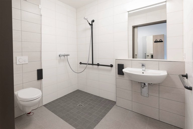 igb Sozialimmobilien - Pflegefachzentrum Guben, Innenansicht (Bad)