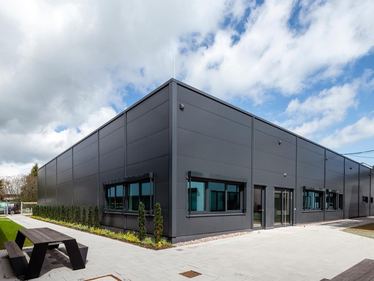 Bild 3 Funkwerk AG Kölleda – Außenansicht Produktionsgebäude