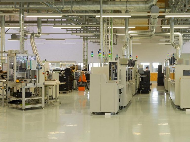 Referenz Produktionshalle - HKR Automotive Wolfen