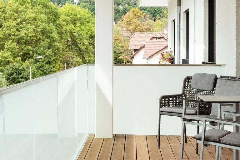 Seniorencampus Bad Blankenburg - Innenansicht (Zimmer mit Balkon)