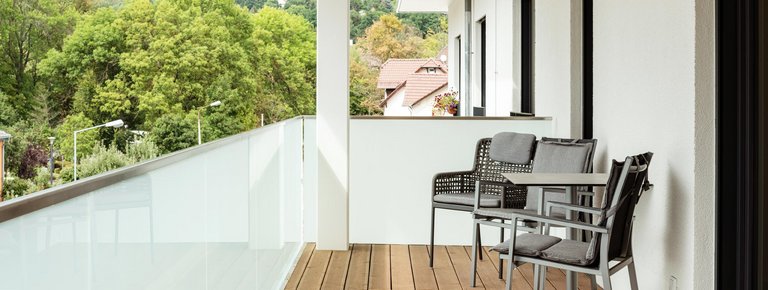 Bild 3 Referenz Neubau – Außenansicht, Balkon ambulant betreute Wohngemeinschaft