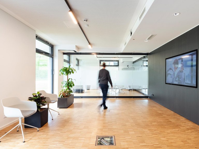 Bild 10 Funkwerk AG Kölleda – Innenraum Bürogebäude Foyer