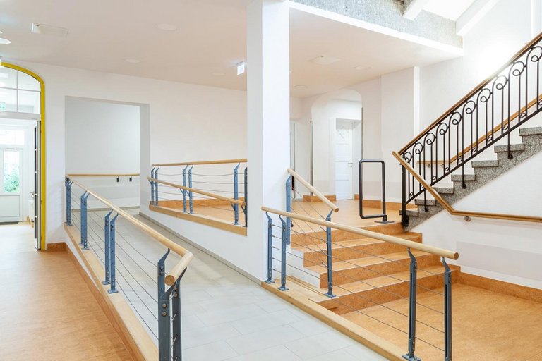 DRK-Pflegeheim Christianenheim - Innenansicht (Treppenhaus - barrierefrei)