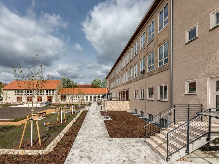 Bild 3 Referenz Revitalisierung | Sanierung | Neubau – Außenansicht, Innenhof